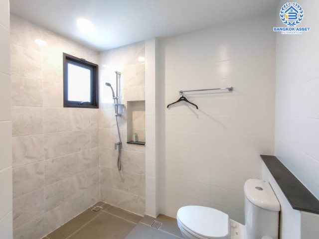 *****บ้านเดี่ยวมือสองย่านกรุงเทพฯ ม.เดอะซิตี้ พระราม2-พุทธบูชา เนื้อที่กว้าง 59.40 ตร.ว. ฟังก์ชัน 4 ห้องนอน 5 ห้องน้ำ ที่จอดรถ 3 คัน บ้านเดี่ยวหลังใหญ่ สวยหรูดูมีระดับ สภาพเหมือนใหม่พร้อมเข้าอยู่ ทำเลเดินทางสะดวก เชื่อมต่อถนนพระะราม2  ใกล้จุดขึ้นทางด่วน "วงแหวนรอบนอกกรุงเทพฯ ฝั่งใต้"